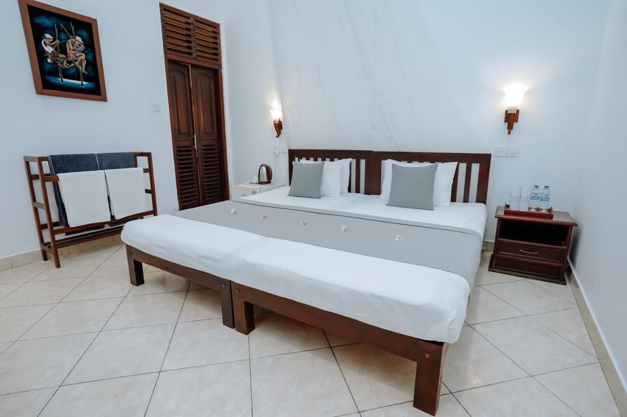Blue Sky Beach Resort Unawatuna Kültér fotó