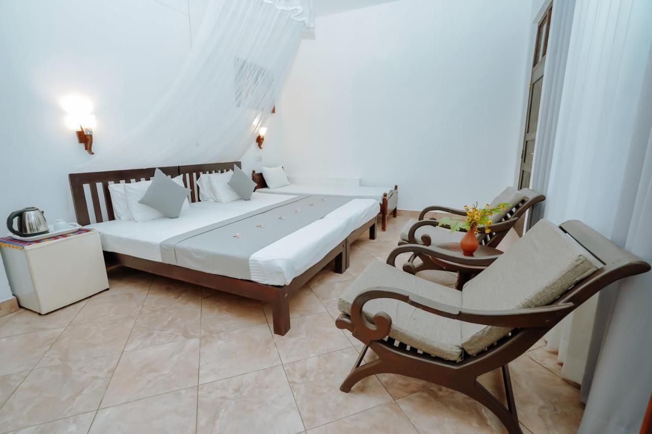 Blue Sky Beach Resort Unawatuna Kültér fotó
