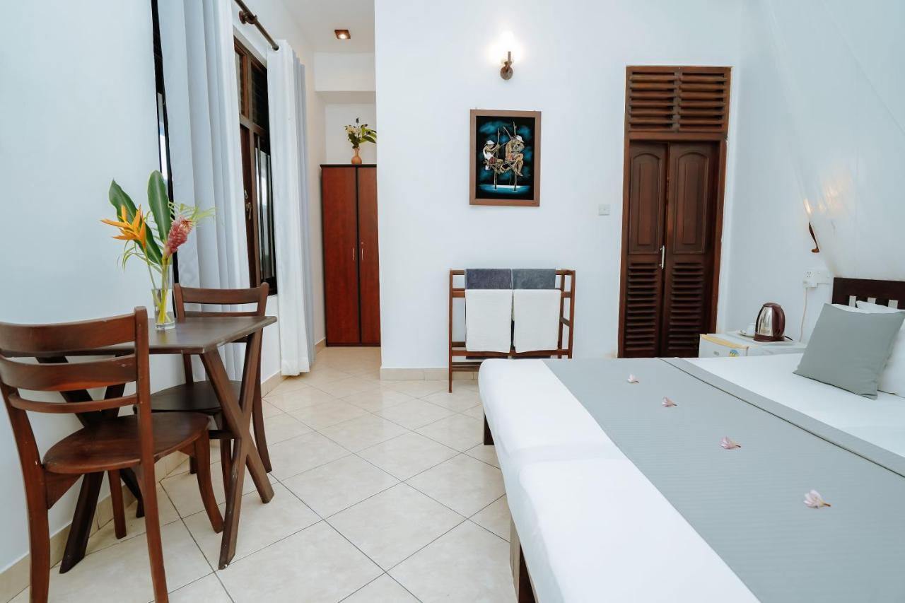 Blue Sky Beach Resort Unawatuna Kültér fotó