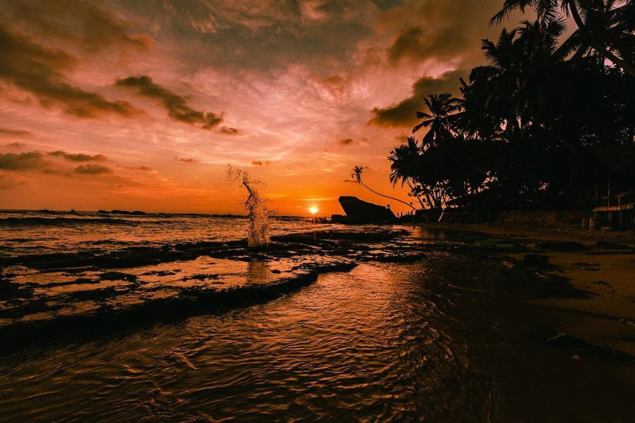 Blue Sky Beach Resort Unawatuna Kültér fotó