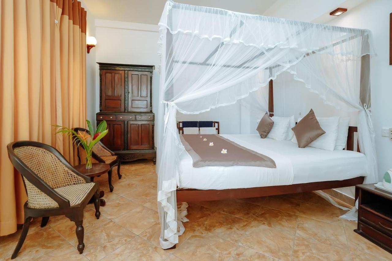 Blue Sky Beach Resort Unawatuna Kültér fotó
