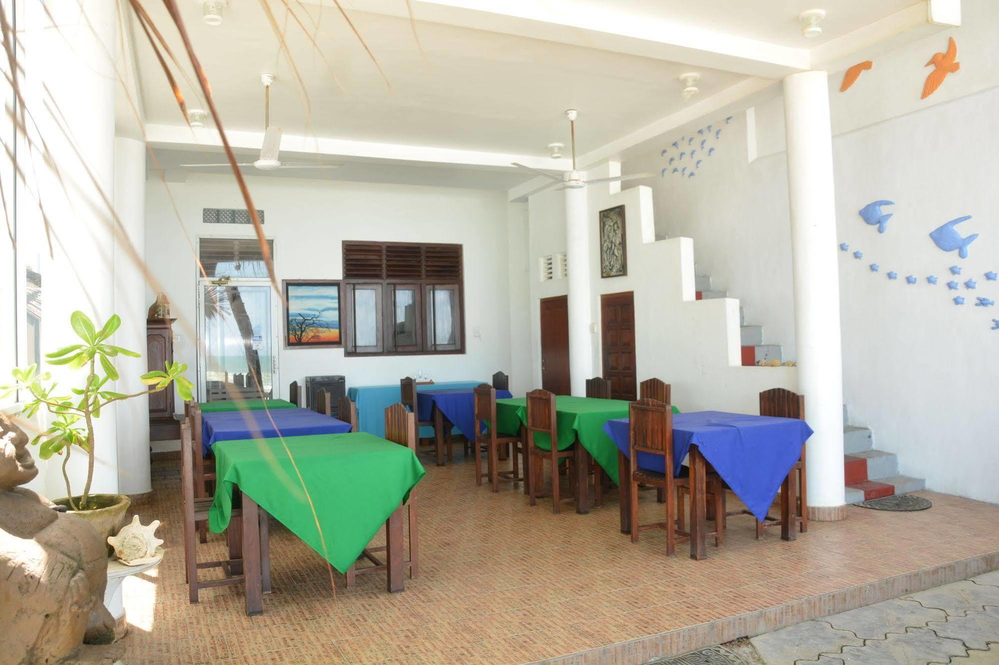 Blue Sky Beach Resort Unawatuna Kültér fotó