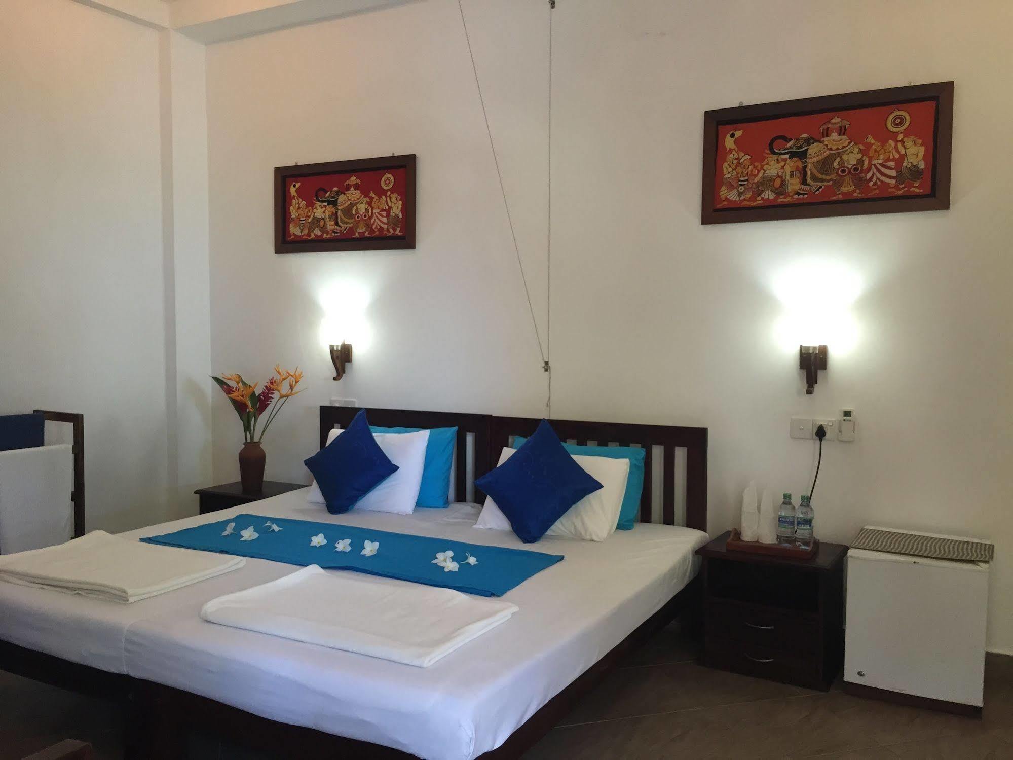 Blue Sky Beach Resort Unawatuna Kültér fotó