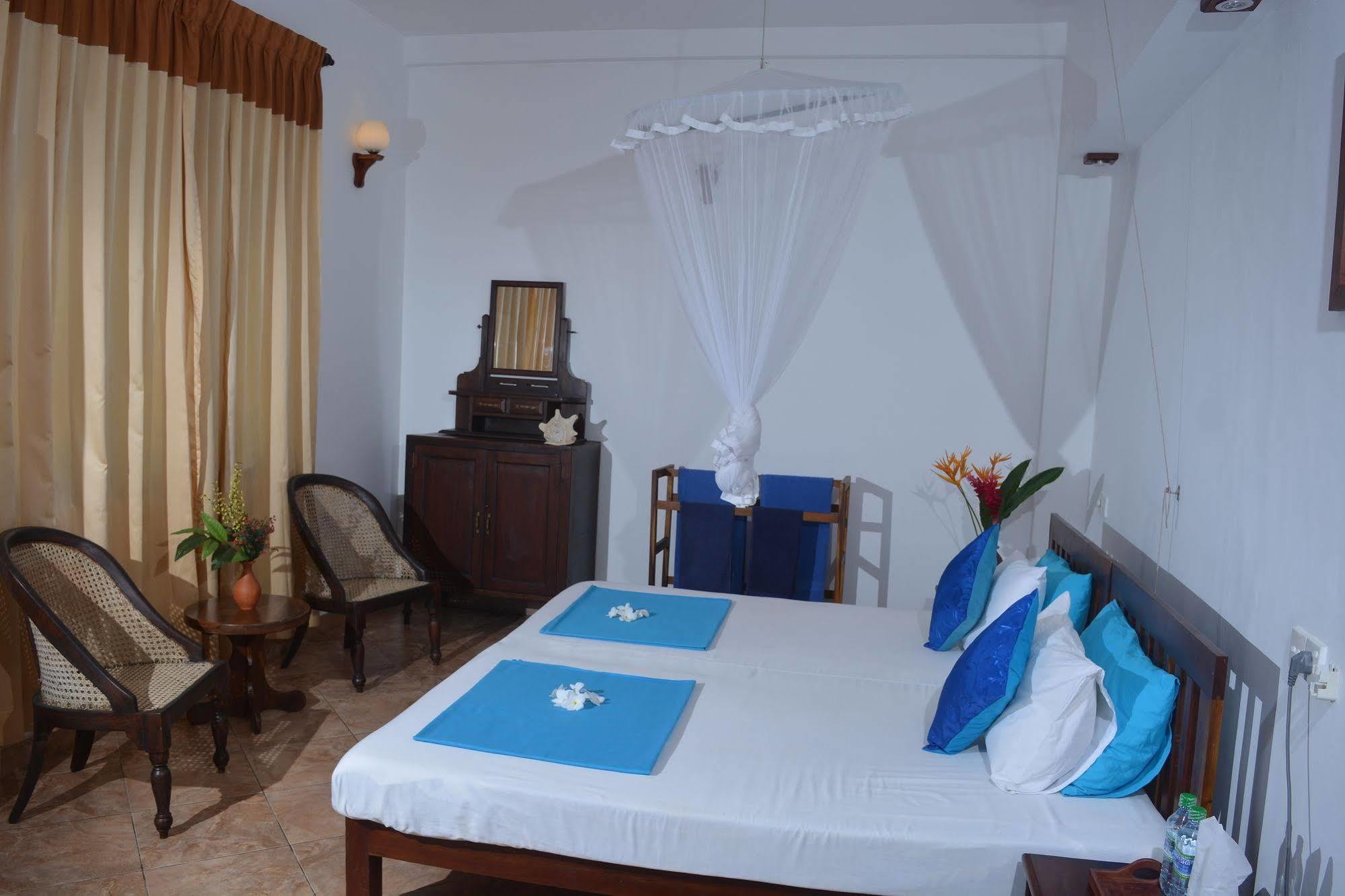 Blue Sky Beach Resort Unawatuna Kültér fotó